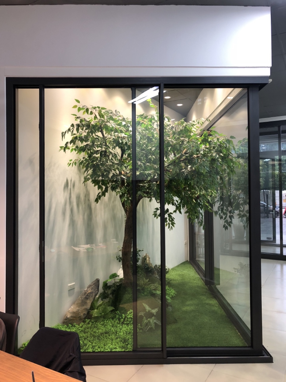 Cửa lùa slim 2 cánh lắp đặt ở đâu giá rẻ mà chất lượng cao?