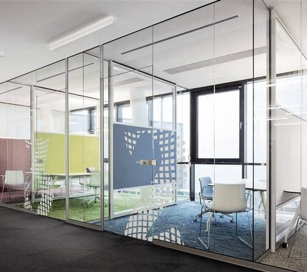 Giá vách kính cường lực 12mm tính như thế nào?