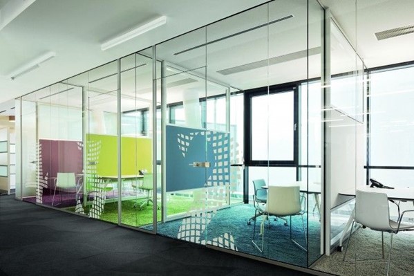 Quy trình kiểm tra độ an toàn sau khi lắp đặt vách ngăn nhôm kính