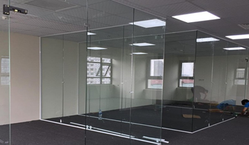 Khi nào nên thay cửa kính cường lực cũ bằng loại mới?