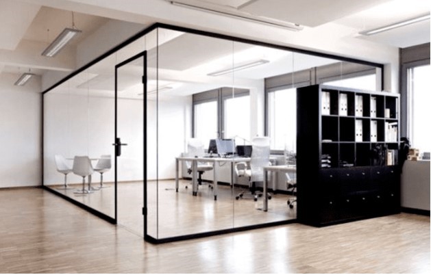 Vách kính cường lực 10mm lắp đặt ở đâu giá tốt mà chất lượng?