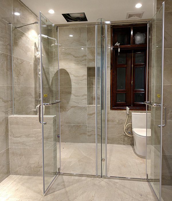 Một số vấn đề cần lưu tâm khi sử dụng cửa phòng tắm kính