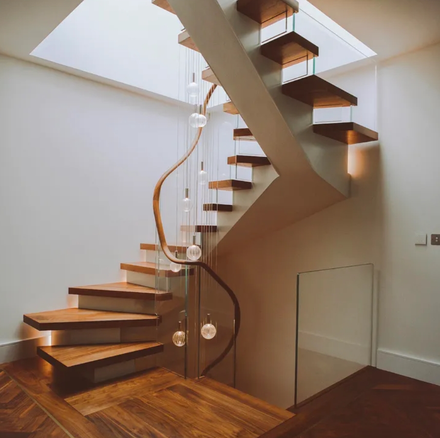 Top thiết kế cầu thang kính tay gỗ được yêu thích nhất hiện nay