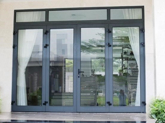 Kinh nghiệm chọn cửa kính cường lực cho nhà mới xây
