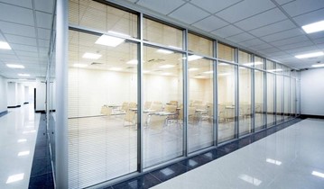 Cách dán film bảo vệ cho vách kính cường lực để tăng độ bền