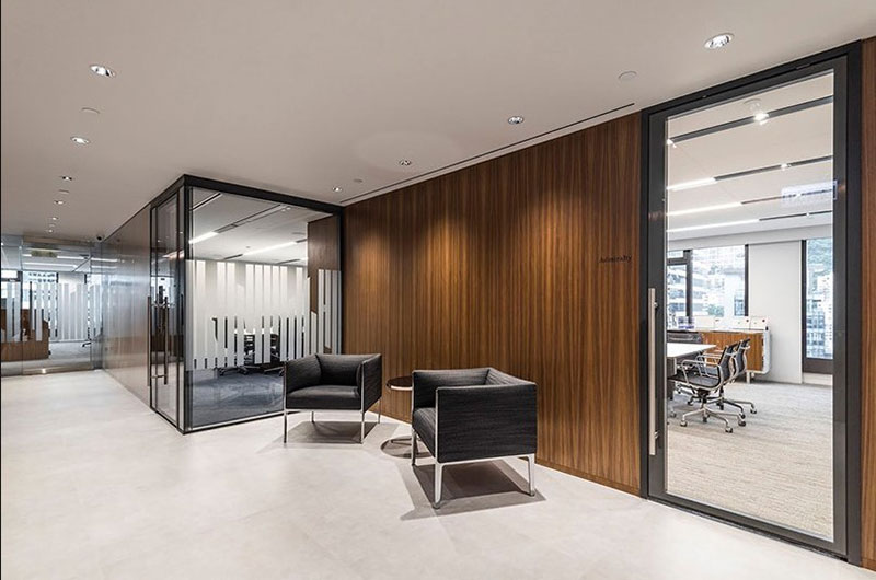 Quy trình thi công vách kính văn phòng chuyên nghiệp từ A đến Z