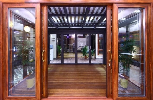 Tư vấn độ dày cửa kính cường lực cho từng khu vực