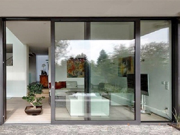 Vì sao cửa kính cường lực trượt ngang rất được ưa chuộng?