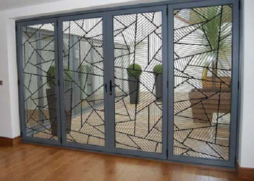 Vì sao cửa kính cường lực được ưa chuộng ở các thành phố lớn?