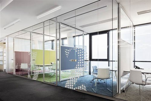 Vách kính cường lực 12mm và lý do bạn nên lắp đặt