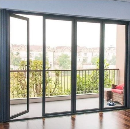 Cửa kính cường lực có phù hợp với gia đình có trẻ nhỏ không?