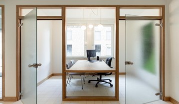 Cửa kính cường lực có làm nhà nóng hơn không?