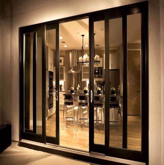 Bố trí cửa kính cường lực để đón tài lộc và tránh thất thoát năng lượng