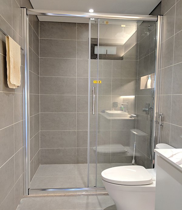 Bật mí một số thiết kế phòng tắm kính cửa lùa trượt mới nhất hiện nay