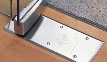 Bản lề sàn cửa kính cường lực dùng được trong bao lâu?