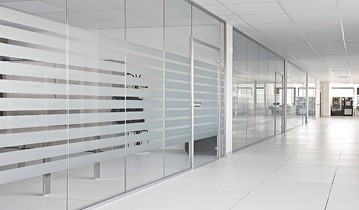 Các tiêu chuẩn kỹ thuật bắt buộc khi lắp đặt vách kính cường lực