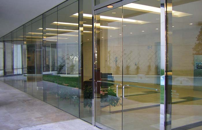 Những lỗi thường gặp khi dùng cửa kính cường lực và cách hạn chế