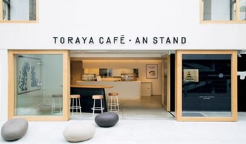 Thu hút khách hàng với cửa kính cường lực cho quán cafe