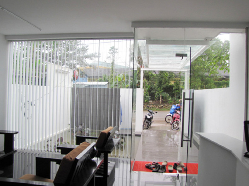 Có nên lắp cửa kính cường lực cho nhà có trẻ sơ sinh?