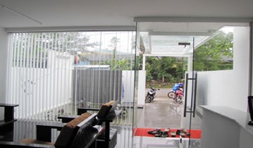 Có nên lắp cửa kính cường lực cho nhà có trẻ sơ sinh?